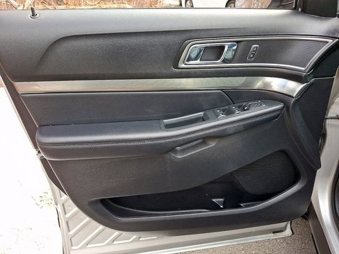 Used 2018 Ford Explorer XLT w/ Equipment Group 202A image 14