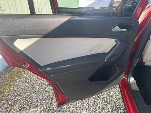 Used 2018 Volkswagen Tiguan SE image 13