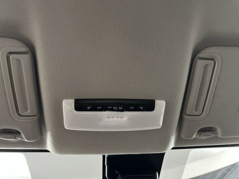 New 2025 Nissan Versa SV w/ Trunk Package FWD image 22