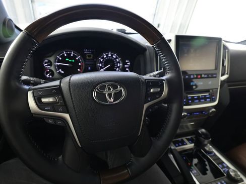 Used 2018 Toyota Land Cruiser AWD/4WD image 24