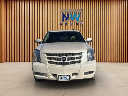 Used 2014 Cadillac Escalade ESV Premium image 42