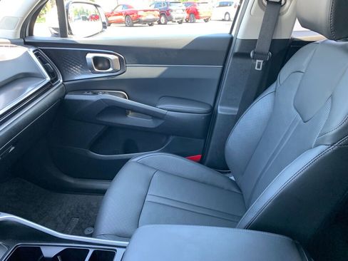 Used 2025 Kia Sorento S image 22