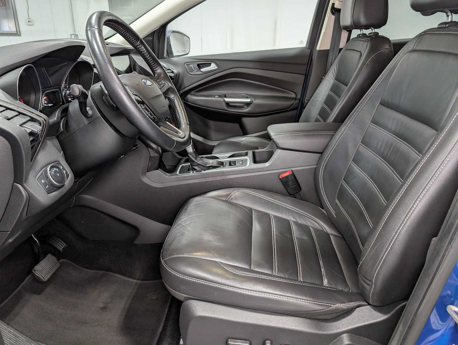 Used 2017 Ford Escape Titanium AWD/4WD image 4