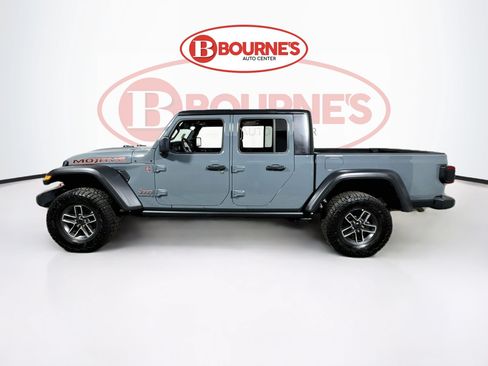 Used 2026 Jeep Gladiator Mojave AWD/4WD image 6