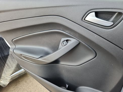 Used 2019 Ford Escape SE image 12