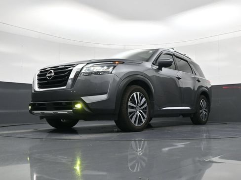 Used 2022 Nissan Pathfinder Platinum w/ Cargo Package FWD image 19