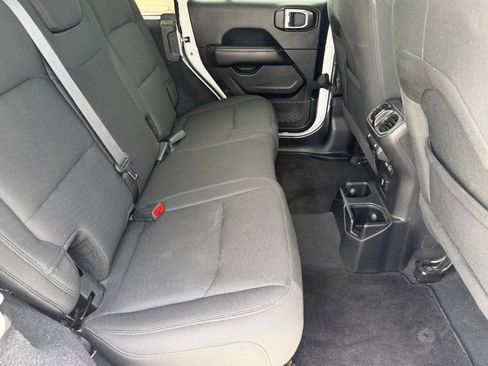 Used 2019 Jeep Wrangler Unlimited Sahara AWD/4WD image 13