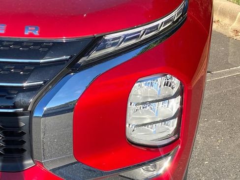 Used 2023 Mitsubishi Outlander SE Black Edition FWD image 5