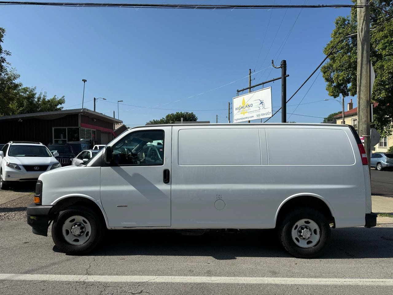 Used 2017 Chevrolet Express 2500 RWD image 2