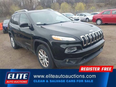 Used 2017 Jeep Cherokee Latitude w/ Cold Weather Group AWD/4WD image 1