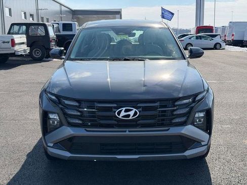 Used 2025 Hyundai Tucson SE FWD image 2