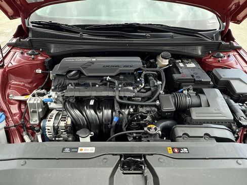 Used 2025 Hyundai Elantra SE FWD image 12
