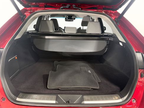 Used 2023 Toyota Venza Limited image 9