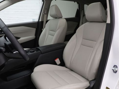 Used 2023 Nissan Rogue SV w/ SV Premium B Package image 16