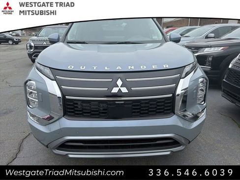 New 2026 Mitsubishi Outlander SE image 2