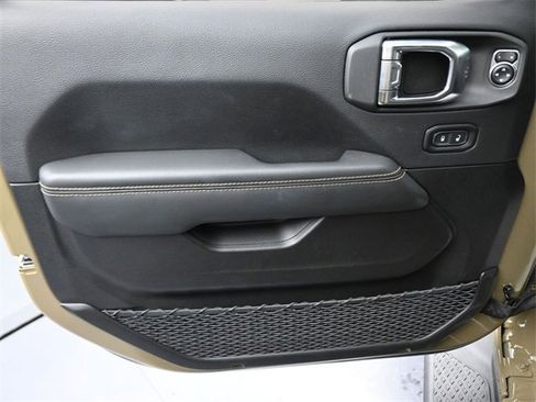 Used 2025 Jeep Gladiator Sport image 40