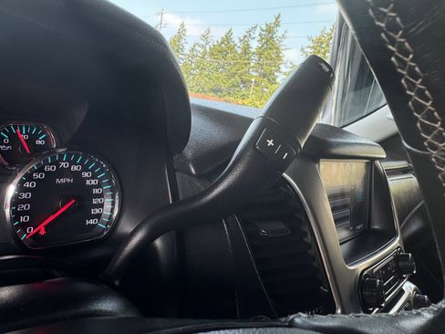 Used 2018 Chevrolet Suburban Premier RWD image 35
