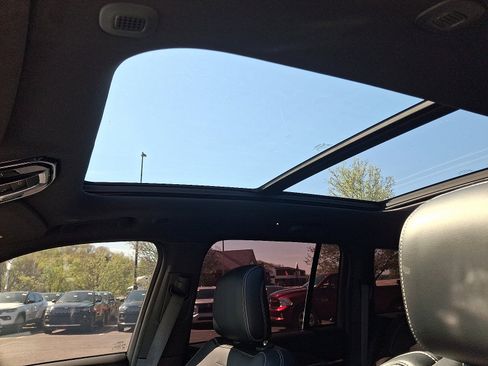 Used 2024 Jeep Grand Cherokee Overland image 14