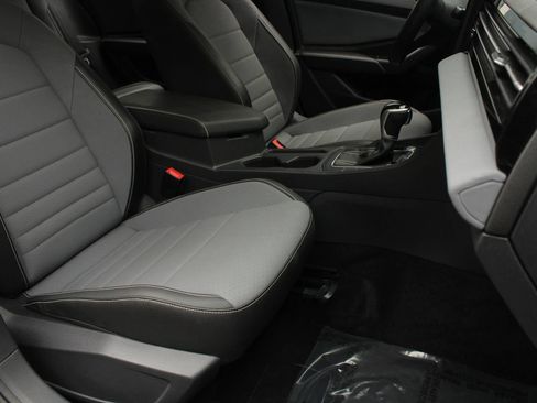 Used 2025 Volkswagen Jetta SE FWD image 27