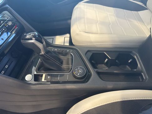 Used 2025 Volkswagen Taos SE w/ Panoramic Sunroof Package image 22