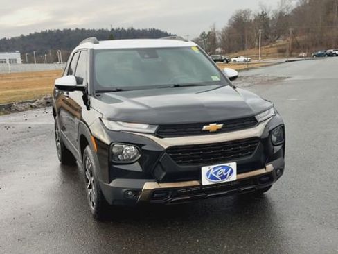 Used 2023 Chevrolet TrailBlazer ACTIV w/ Convenience Package AWD/4WD image 3