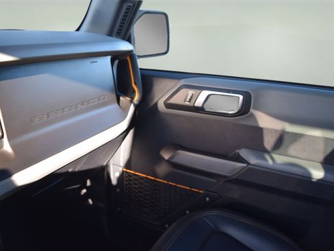 Used 2023 Ford Bronco Badlands image 16