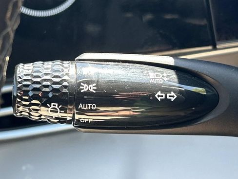 Certified 2022 Hyundai Elantra Limited FWD image 32
