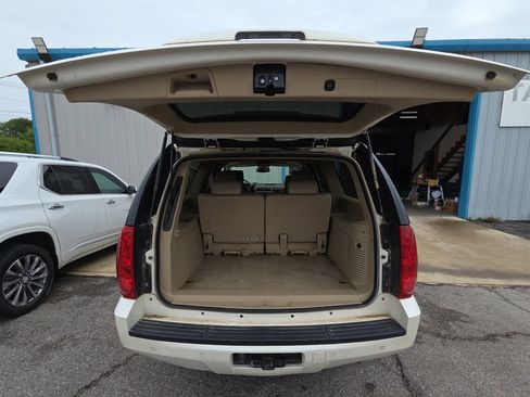 Used 2012 GMC Yukon XL SLT w/ SLT Chrome Package AWD/4WD image 14