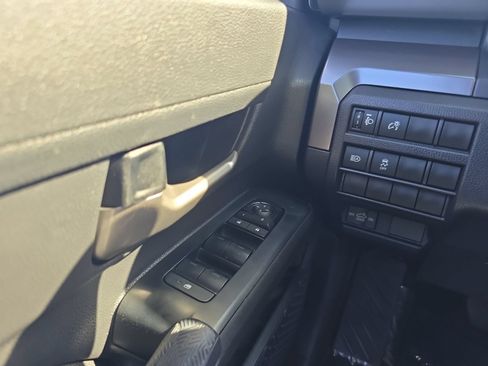 Certified 2025 Toyota Tacoma TRD Off-Road AWD/4WD image 23
