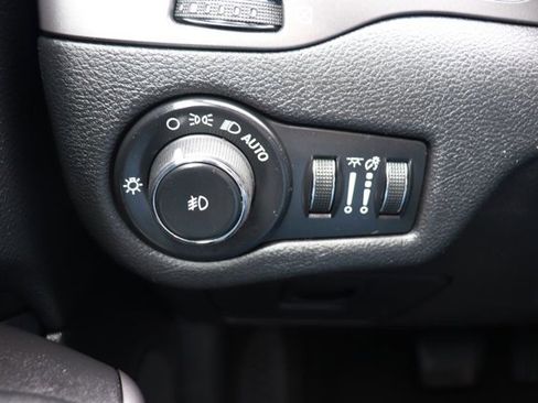 Used 2020 Jeep Cherokee Latitude Plus FWD image 22