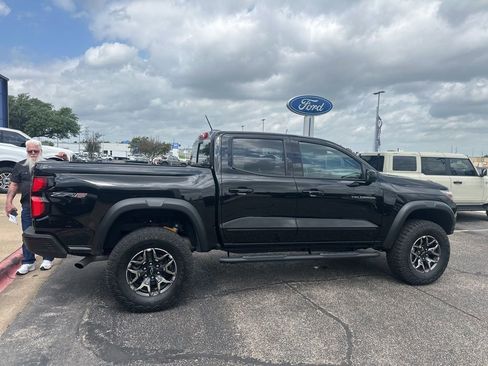 Used 2025 Chevrolet Colorado ZR2 w/ Technology Package image 4