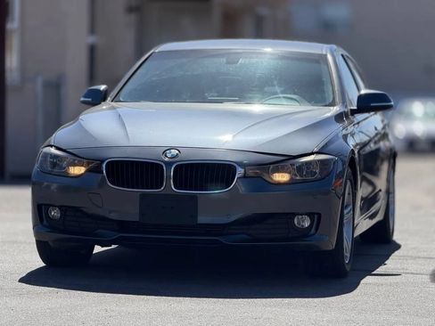 Used 2015 BMW 320i Sedan RWD image 4