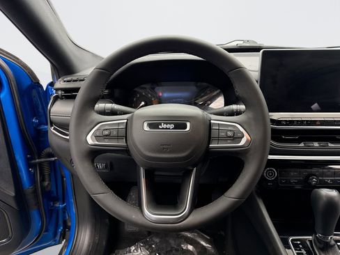 Used 2023 Jeep Compass Latitude w/ Convenience Group image 12