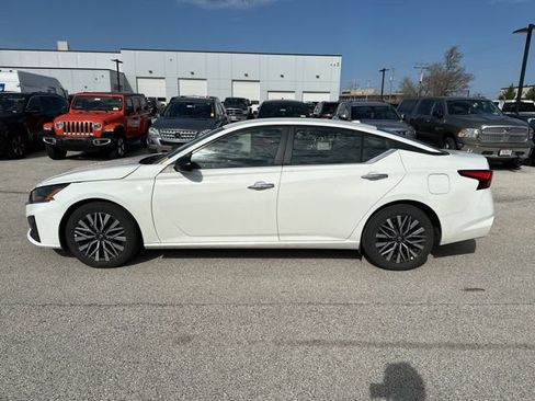 Used 2025 Nissan Altima 2.5 SV FWD image 7