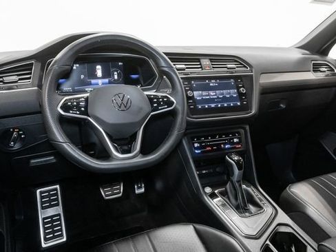 Used 2024 Volkswagen Tiguan SE R-Line FWD image 9