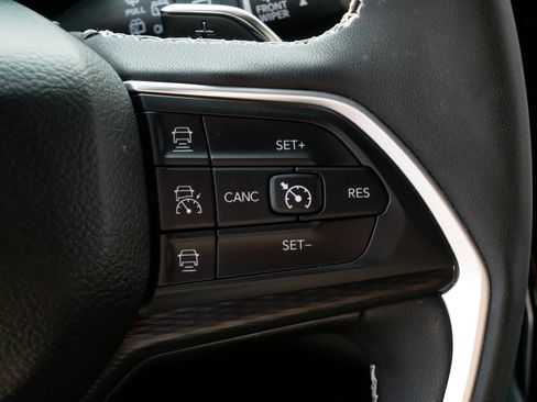 Used 2023 Jeep Grand Cherokee Altitude AWD/4WD image 25