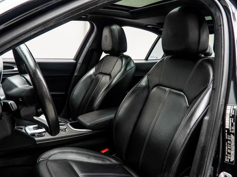 Used 2022 Alfa Romeo Giulia Ti image 32