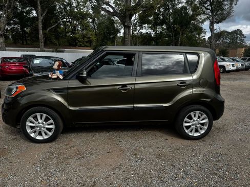 Used 2012 Kia Soul + image 2
