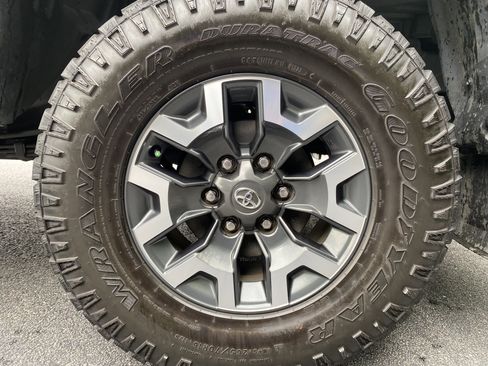 Used 2023 Toyota Tacoma TRD Off-Road w/ TRD Premium Off Road Package AWD/4WD image 45