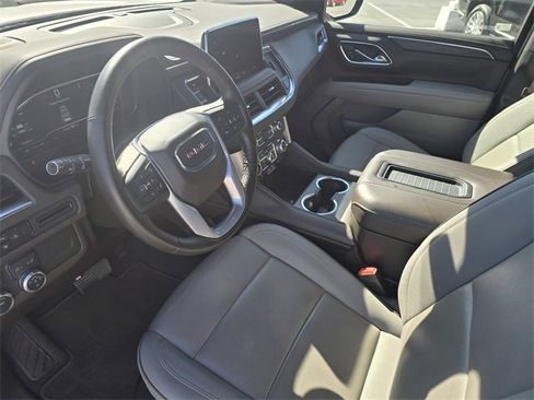 Used 2024 GMC Yukon XL SLT w/ SLT Luxury Package image 21