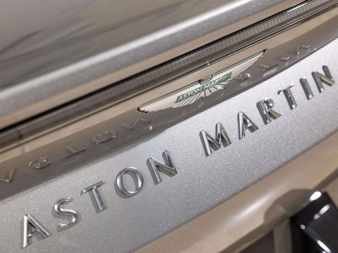 Used 2025 Aston Martin V8 Vantage Coupe image 18