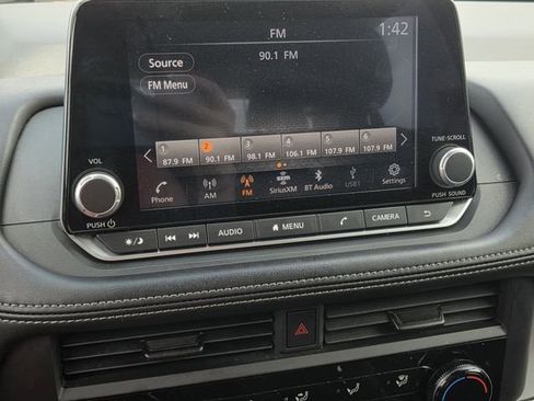 Used 2024 Nissan Rogue S image 8