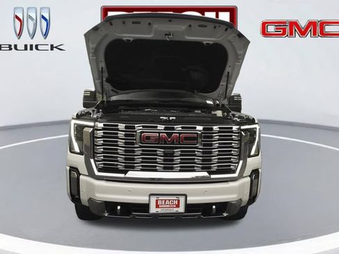 Used 2025 GMC Sierra 2500 Denali w/ Denali Reserve Package AWD/4WD image 9