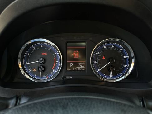 Used 2018 Toyota Corolla LE FWD image 19