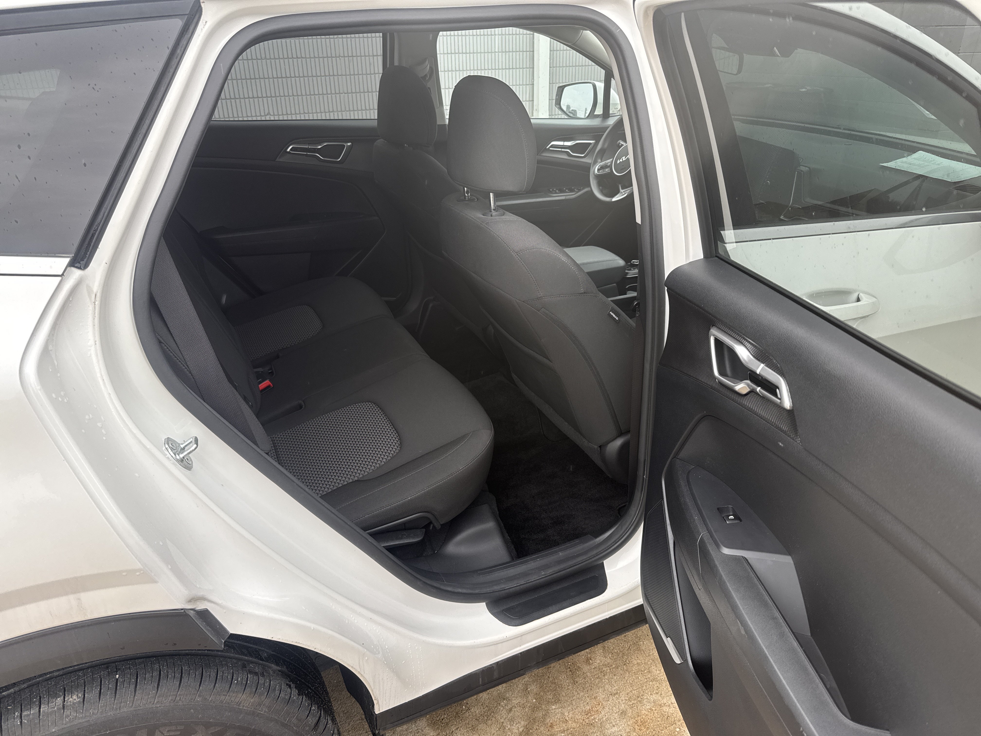 Used 2024 Kia Sportage LX AWD/4WD image 8