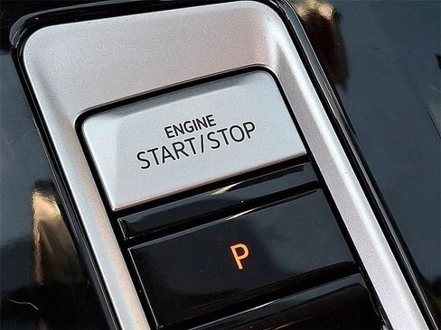 Used 2025 Volkswagen Atlas SE image 24