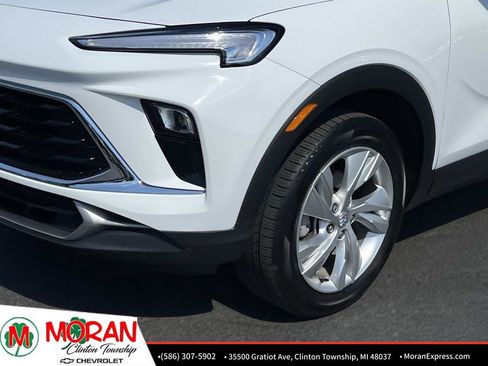 Used 2025 Buick Encore GX Preferred AWD/4WD image 9
