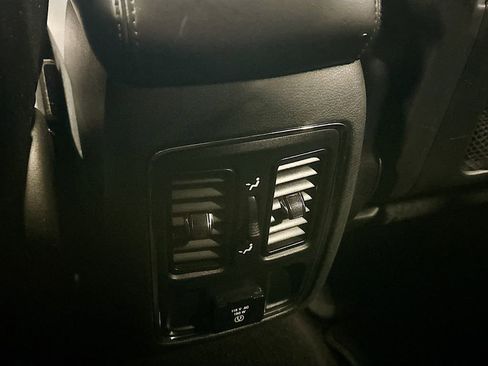 Used 2020 Jeep Grand Cherokee Altitude image 28