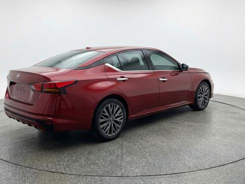 Used 2025 Nissan Altima 2.5 SV image 9