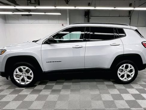 Used 2024 Jeep Compass Latitude AWD/4WD image 14